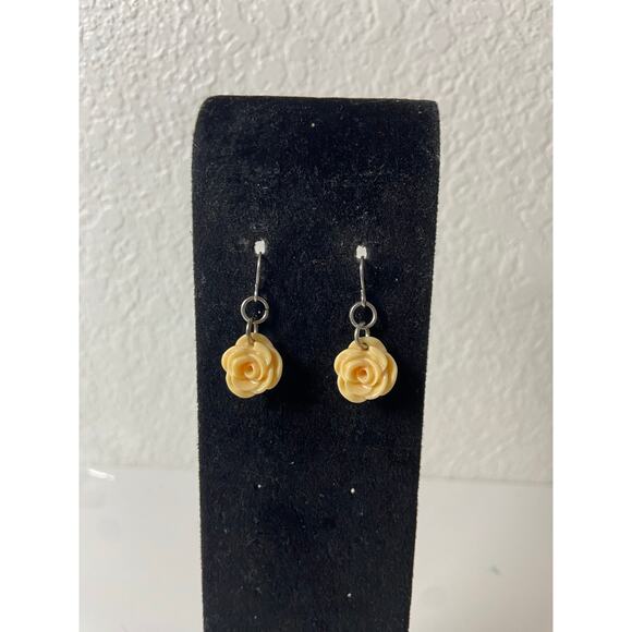 Vintage Peach Lucite Flower Earrings, Good Condition - Picture 1 of 3